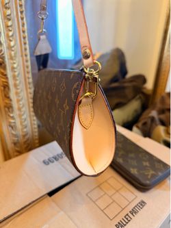 LV shoulder bag and zippy wallets sold separately
