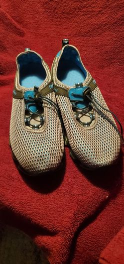 Water Shoes with Mesh Upper and Bungee Laces