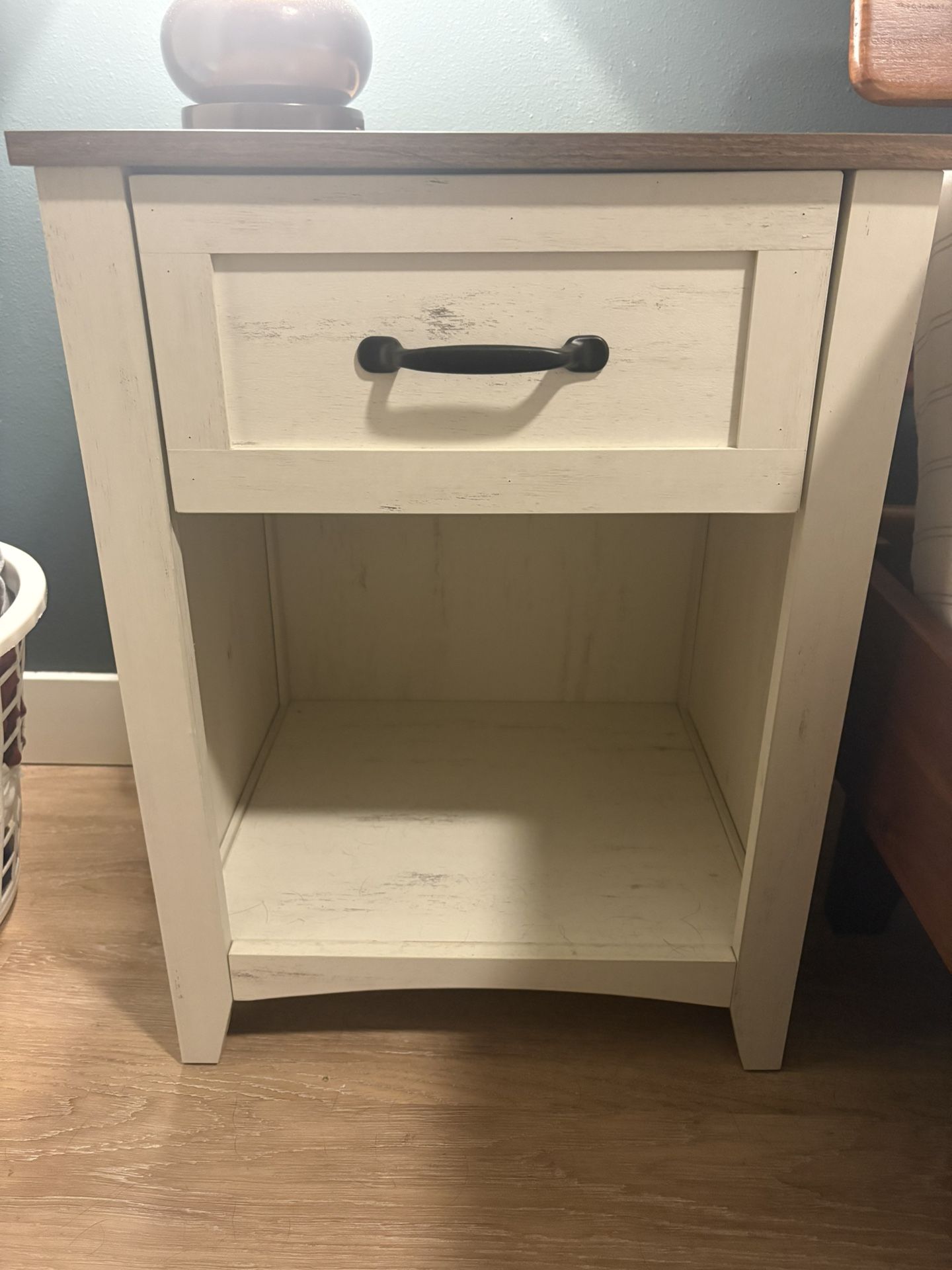 Set Of 2 Nightstands