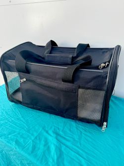 Pet carrier size medium