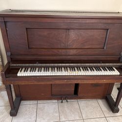 Story & Clark Piano