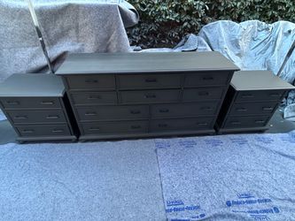 QUALITY 3 PC WOODEN BEDROOM SET CAN DELIVER LOCAL IF NEEDED