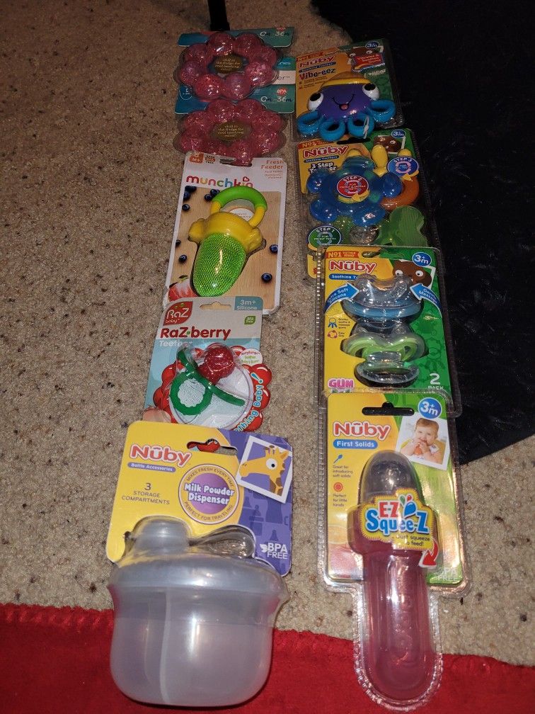 6 Teethers, 2 Fresh Feeders, 1 Milk Powder Dispenser