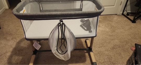 Baby Bassinet with Mesh Sides