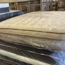 🎉Queen mattress Saatva Classic 🎉