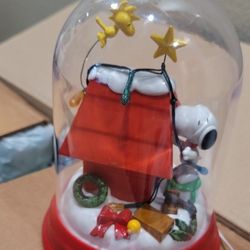 New Snoopy Snow Globe