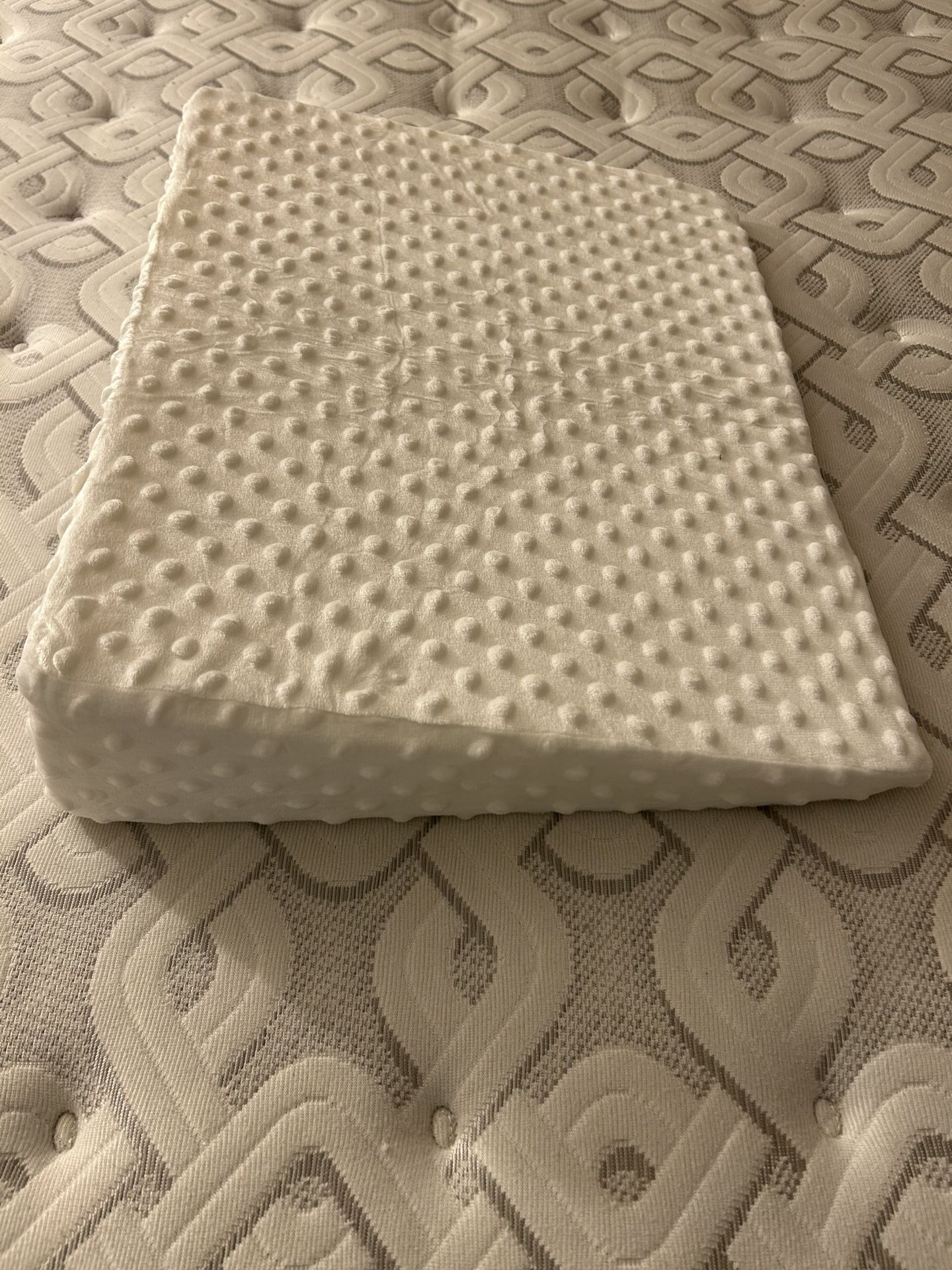 Baby Wedge Breastfeeding Pillow