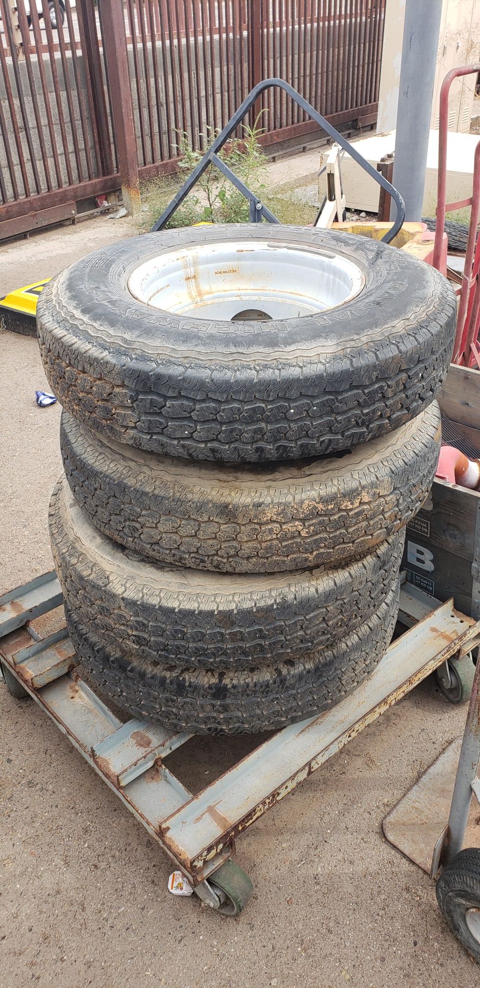 RV/Motor Home Rims and Tires 7.50 X R16 LT for Sale in Phoenix, AZ