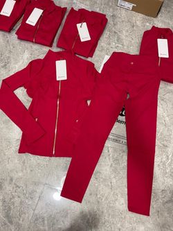 *BRAND NEW LULULEMON SET*