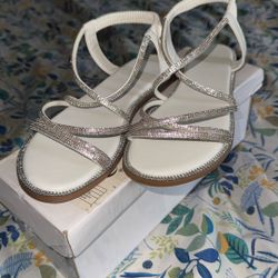 New Women Size 6 Sandals 