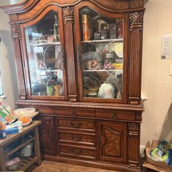 China Cabinet / Hutch
