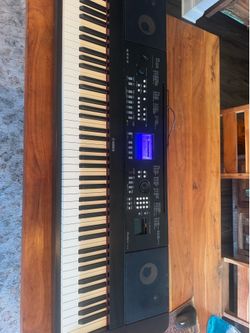 Yamaha Portable Grand DGX-650