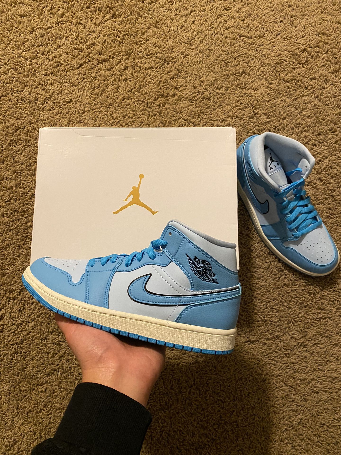 Air Jordan 1 Mid SE “ ICE BLUE “ Women Sizes