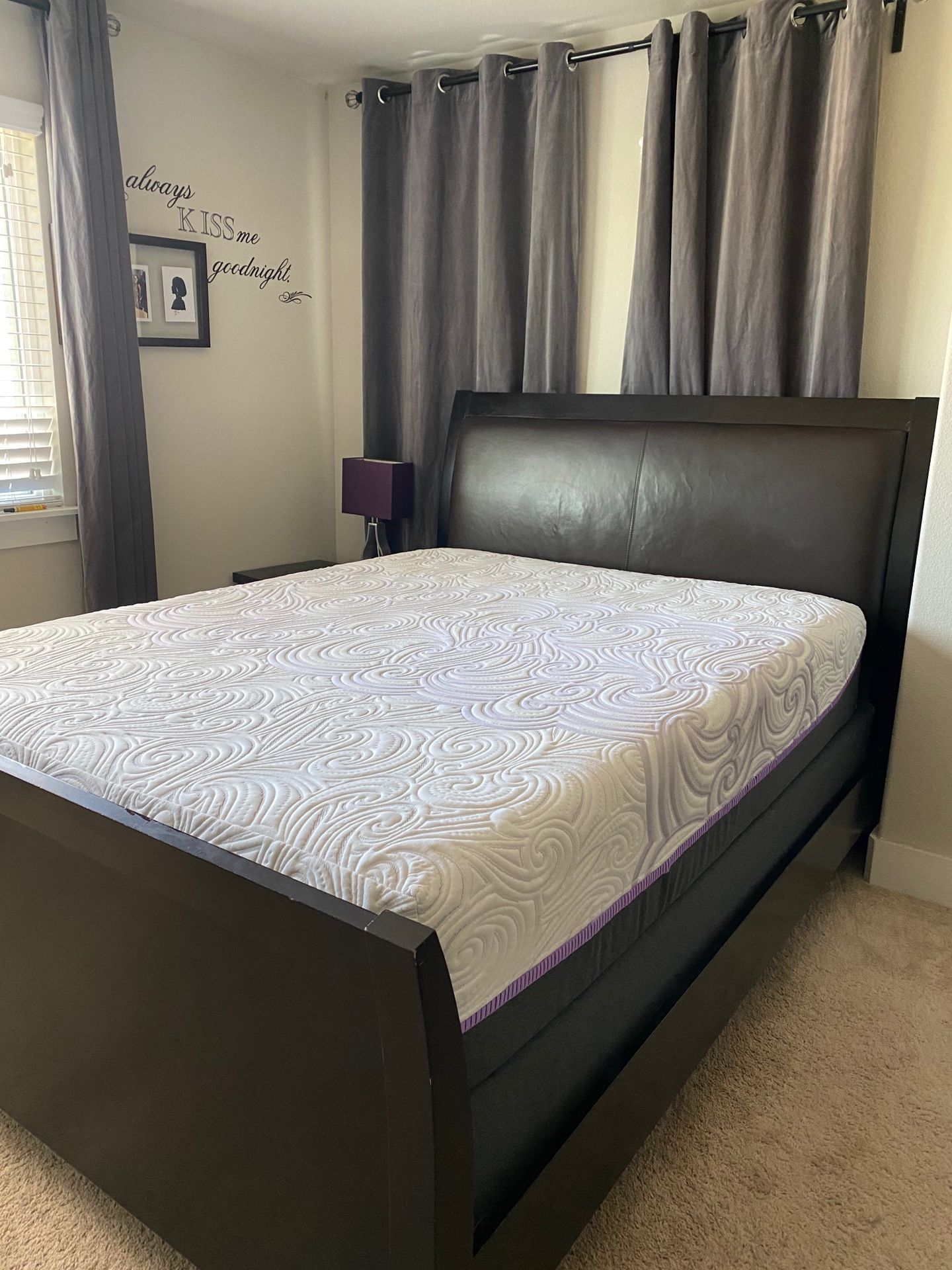 Queen bedroom set (w/mattress)