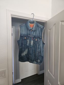 Levi Vest