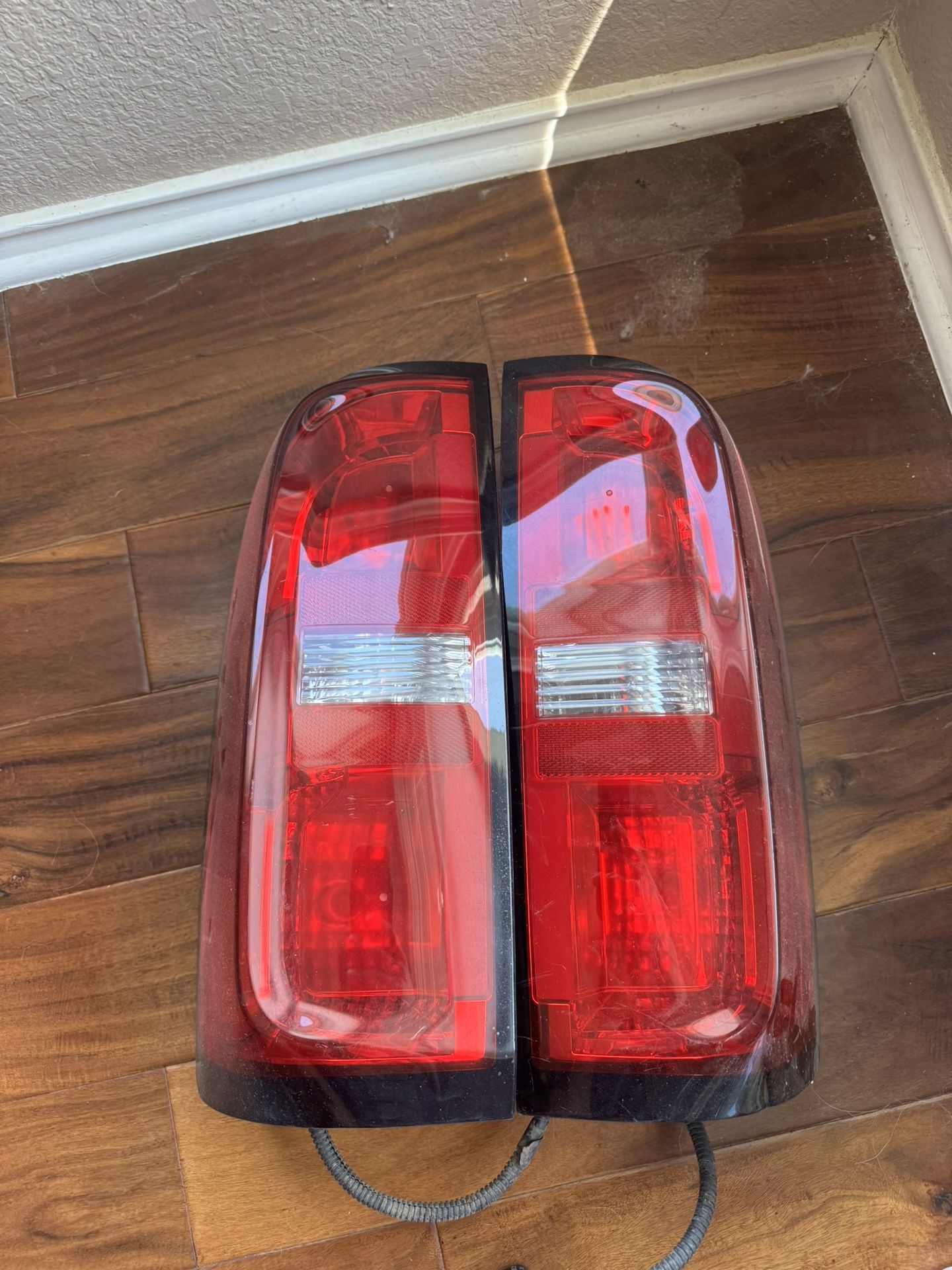 OEM 2015-2018 chevy colorado tail lights
