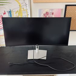 Dell Ultra Sharp 32” Curved Monitor