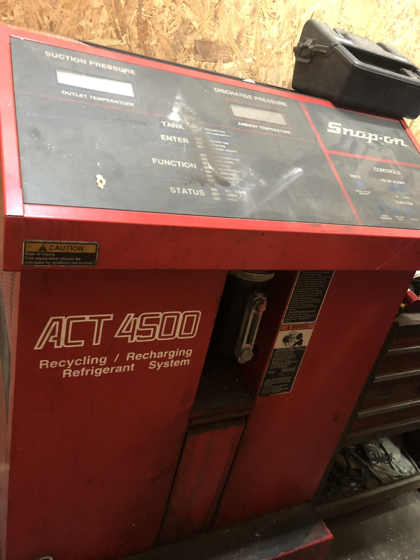 Snap On A/C machine with Bacharach H10PM Refrigerant leak detector