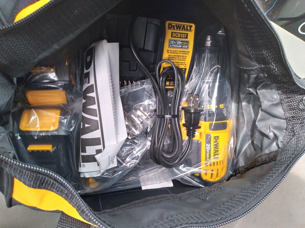 Brand new dewalt 20-Volt Compact Cordless Drill / Driver Kit, 1/2-In Set