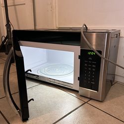 Frigidaire Countertop Microwave – Digital Display