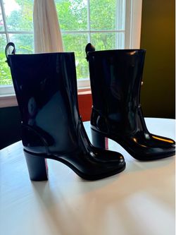 Christian louboutin boots size 39