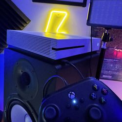 Xbox One S w/14 games & Controller 
