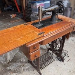 Vintage Singer 15 Treadle Sewing Machine Wooden Cabinet