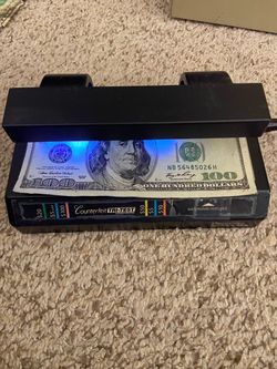 Counterfeit banknote detector