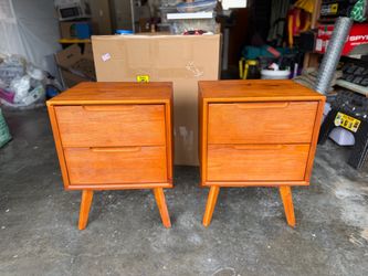 Ormond 2-drawer Mid-Century Modern Solid Wood Nightstands