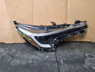 2023-2024-2025-2026 TOYOTA COROLLA "H" RIGHT SIDE HEADLIGHT OEM USED #12172