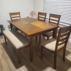 Living Spaces Modern Dining Set