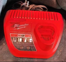 Milwaukee M12 Cordless Lithium-Ion Battery Charger