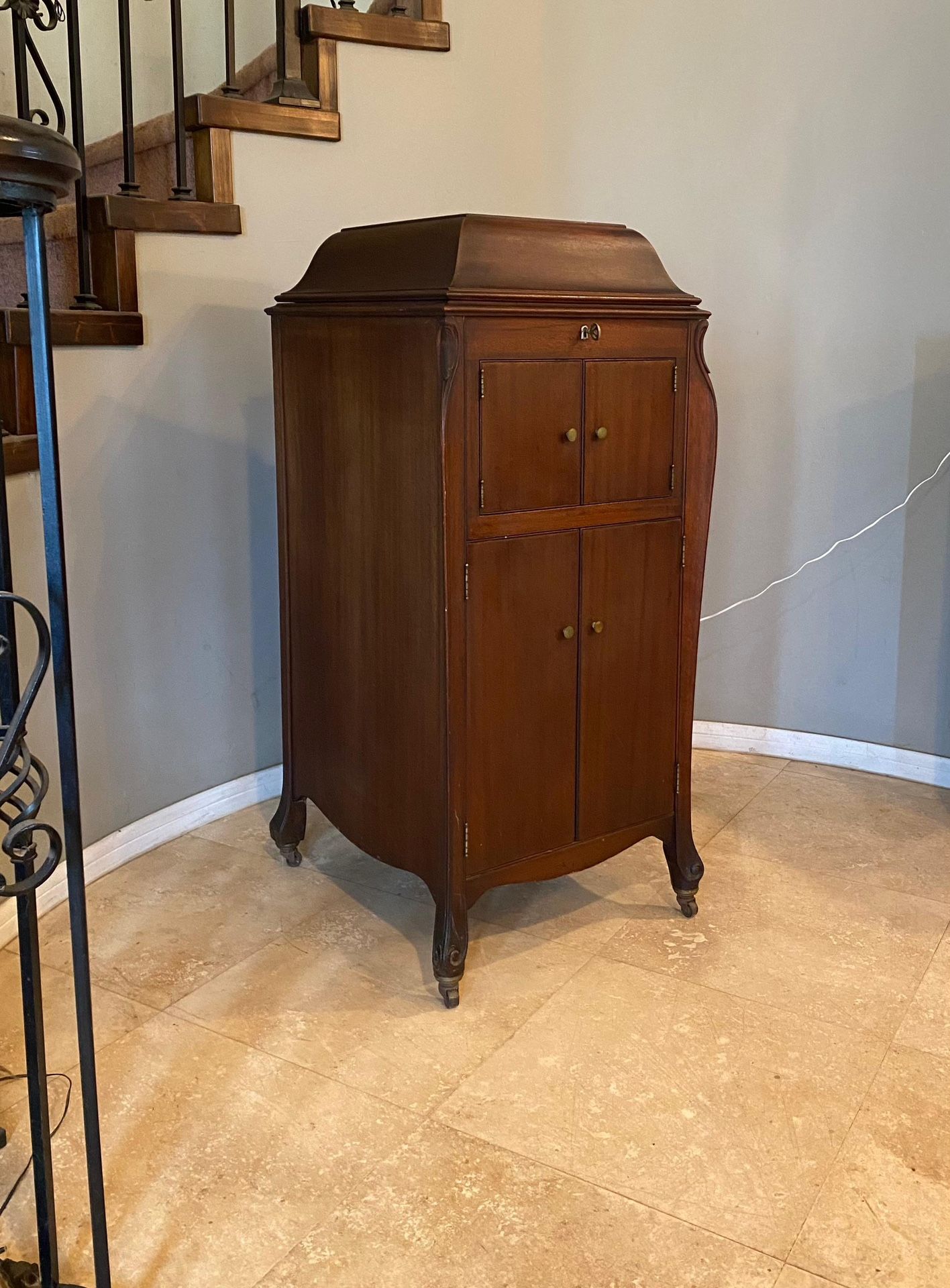 Upright 1915 Victor Talking Machine VV-XI "Victrola"