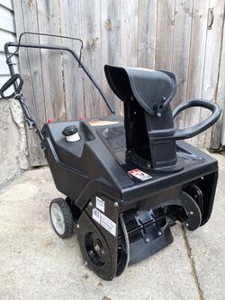 Excellent Condition Remington 21" Inch Single Stage Gas Snowblower With Electric Start And EZ Chute Control 