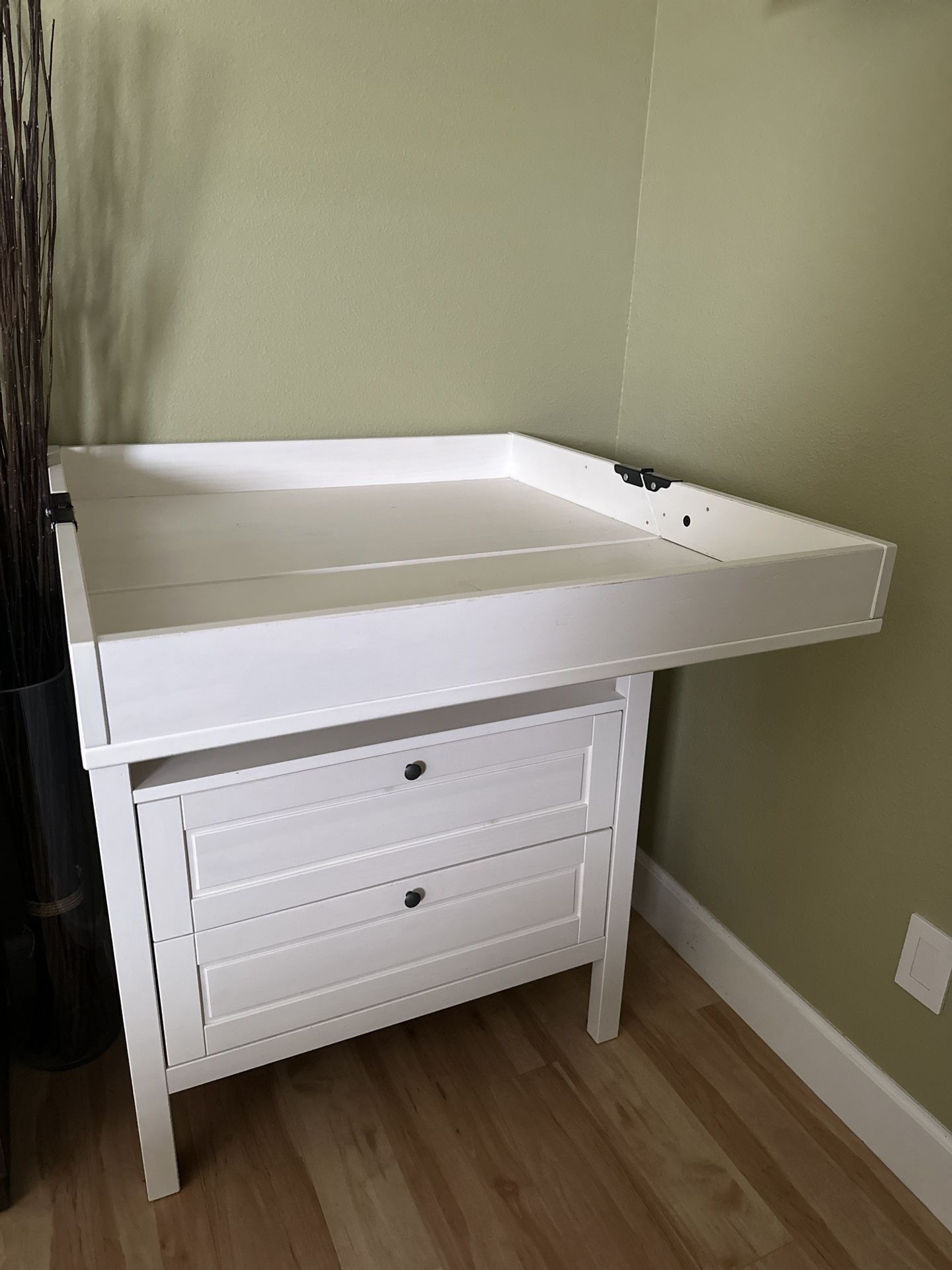 IKEA SUNDVIK Changing Table / Dresser (White)