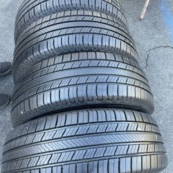 Selling Set Of Michelin 225/60/r17