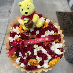 Winnie The Pooh 100 Rose Mix Bouquet 