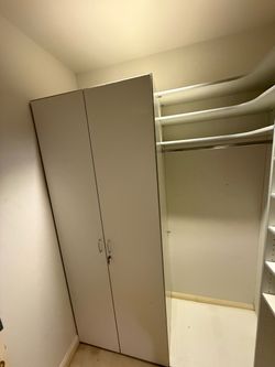 Full walk in closet system