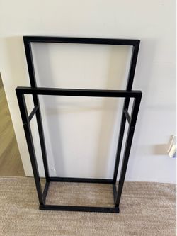 Black Metal Freestanding Towel Rack