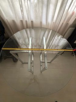 Circle dinning table
