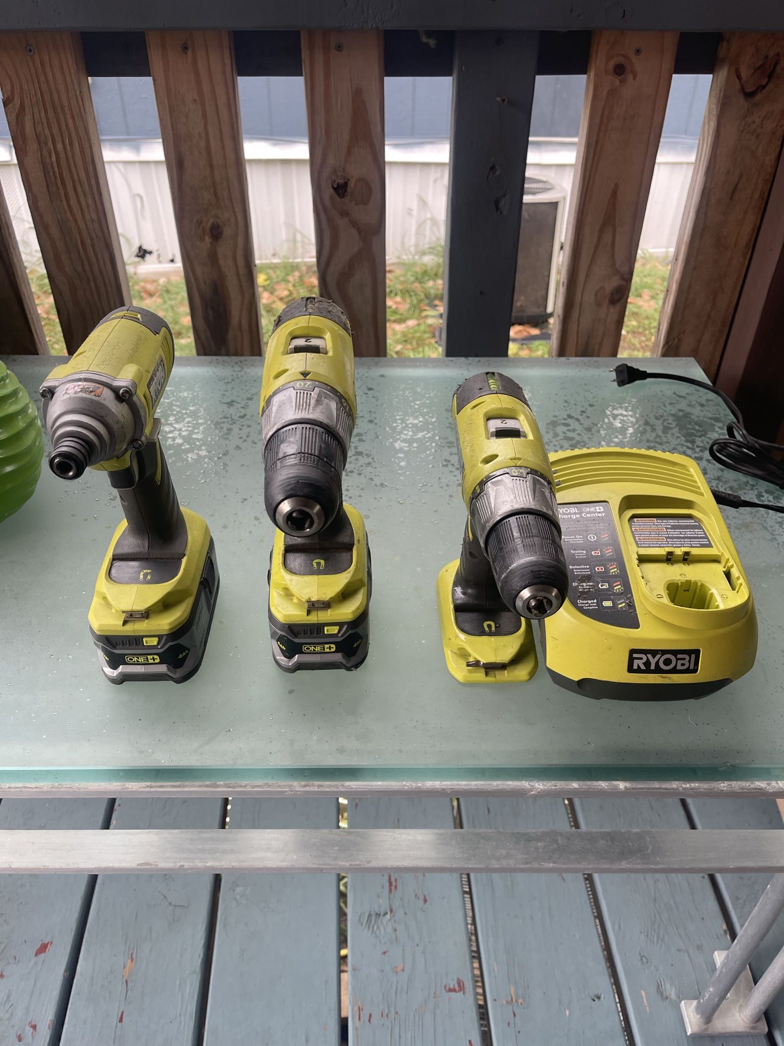 3 Drills Ryoby Came Whit Charger Workin Great