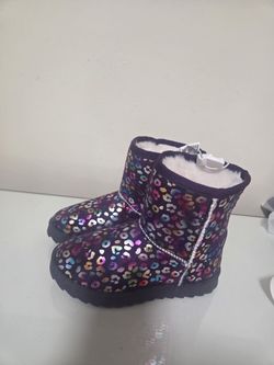 New! Cozy boots for girls, size 11-12/Botas acogedoras invernales para niñas, numero 11-12