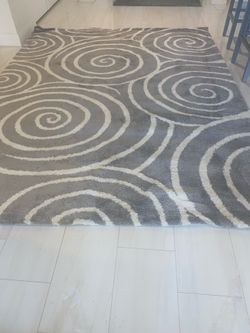 7’10” X 10’3” Grey/white area rug