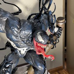 Exclusive-Sideshow Collectibles & Prime1 - Venom