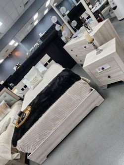 ✨️4pc Queen, King Bedrooms ✨️ Furniture Sectionals, Dining Avail