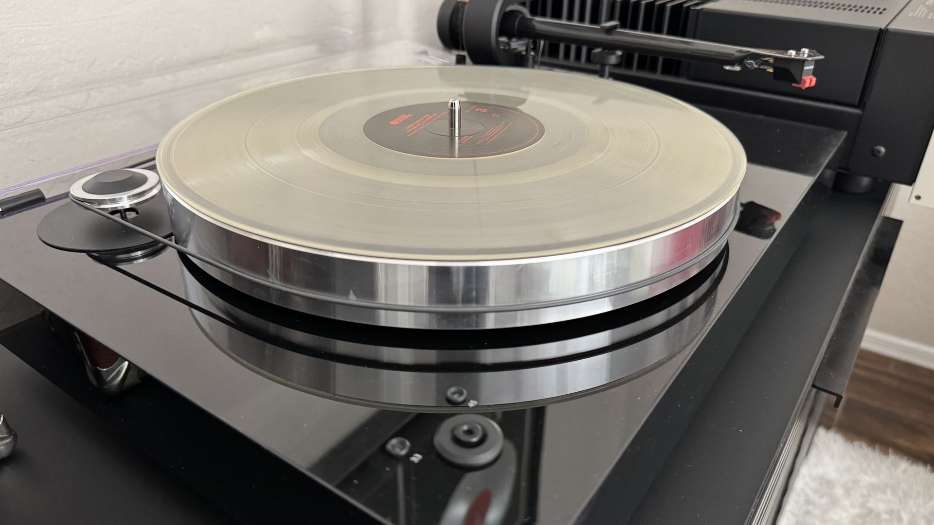 Pro-Ject X8 Evolution Turn Table W/ Sumiko Moonstone
