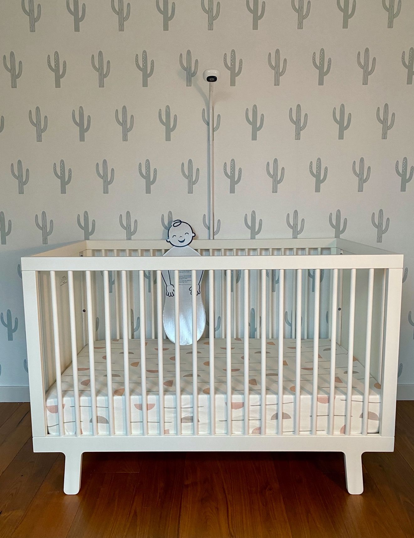 Beautiful Oeuf Sparrow Crib + Organic Crib Mattress & Protector – Gently Used