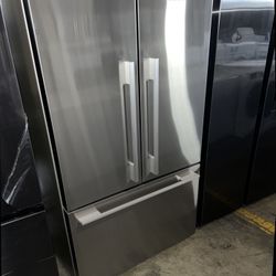 Fisher And Paykel Stainless Steel French Door 33 inch Refrigerator