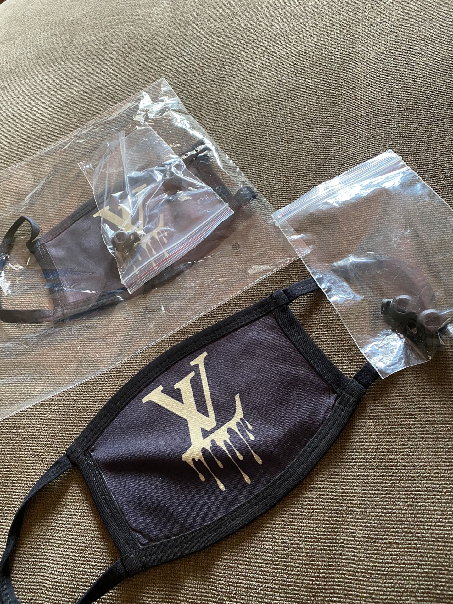 Fashion mask with filter pocket