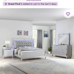 4 Pc Silver Queen Size Bed Set 